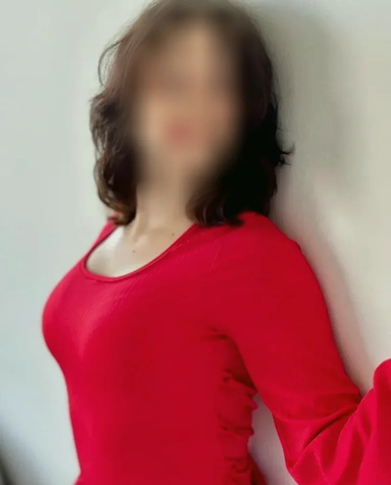 Elena, 21