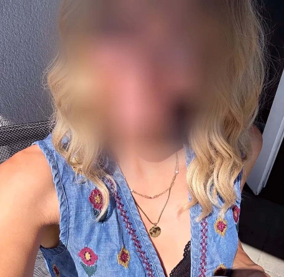 Emilia, 26