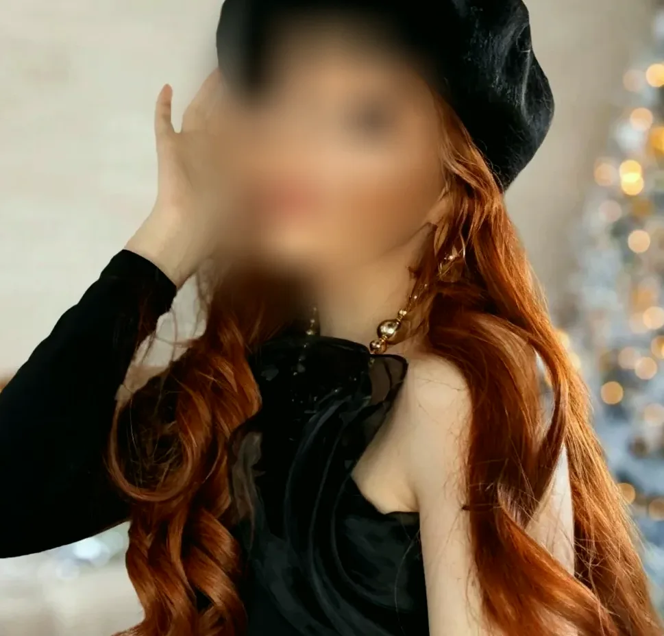 Julia, 27