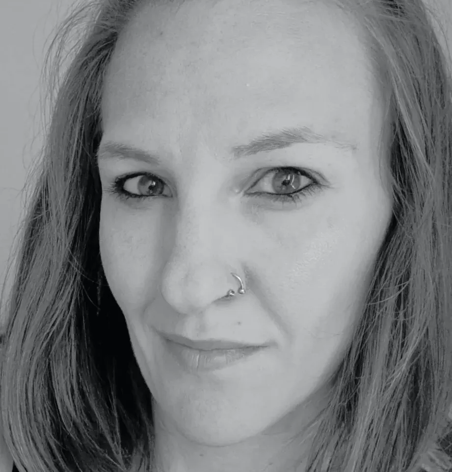 Luisa, 38